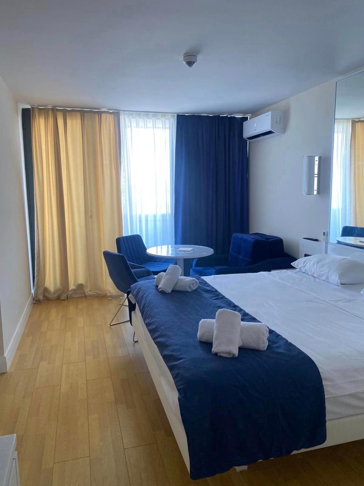 Suites Orbi City Aparthotel Batumi Esterno foto