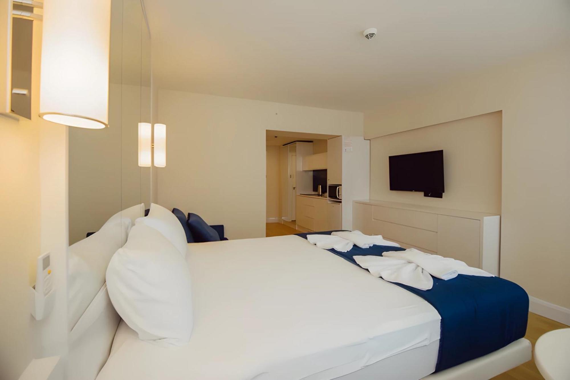 Suites Orbi City Aparthotel Batumi Esterno foto