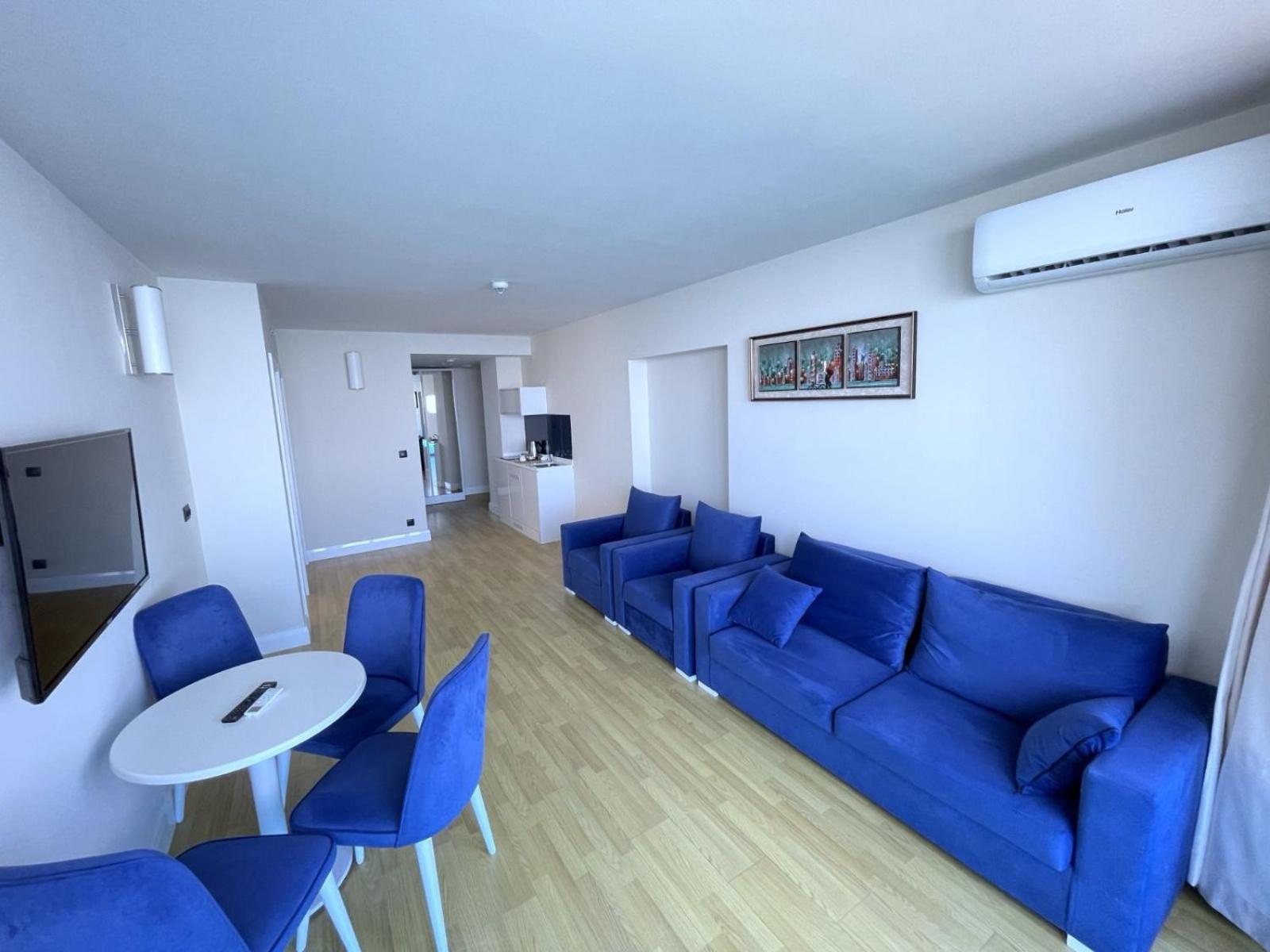 Suites Orbi City Aparthotel Batumi Esterno foto