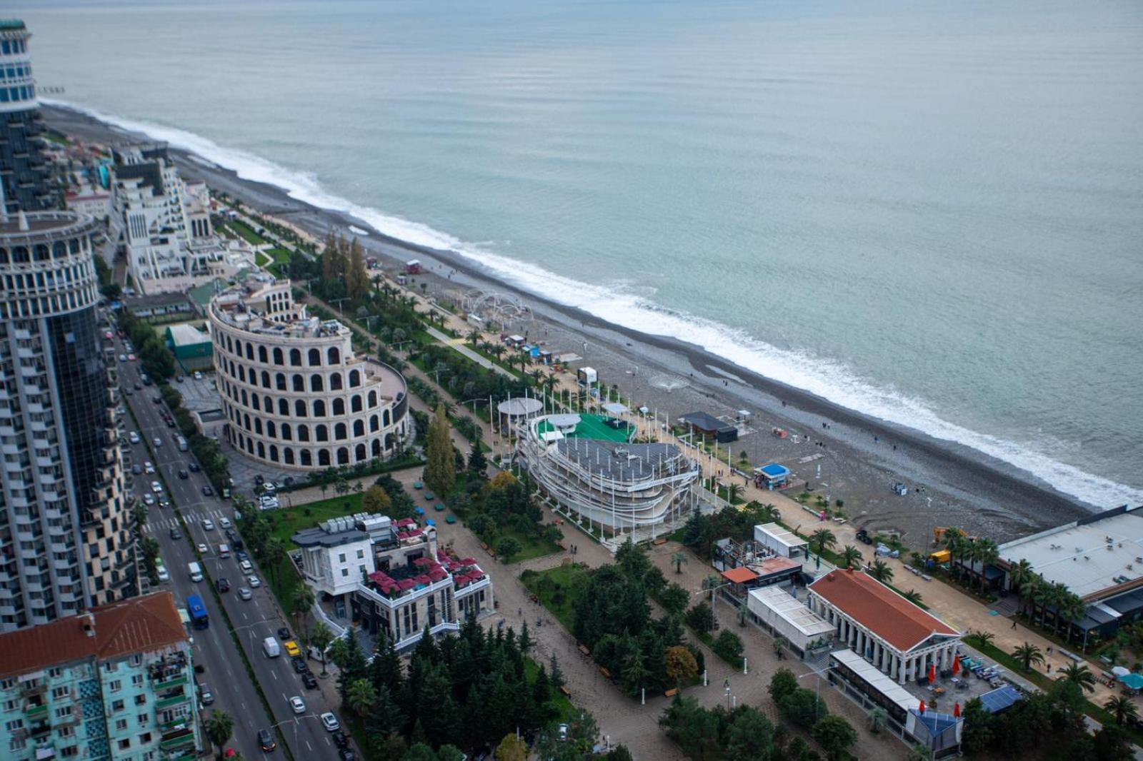 Suites Orbi City Aparthotel Batumi Esterno foto