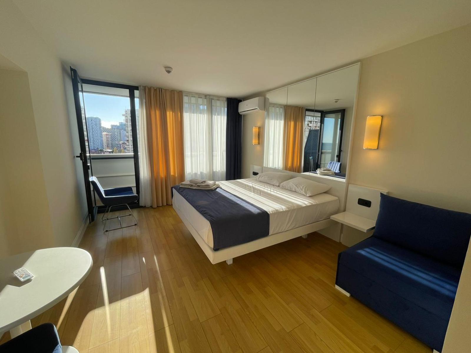 Suites Orbi City Aparthotel Batumi Esterno foto