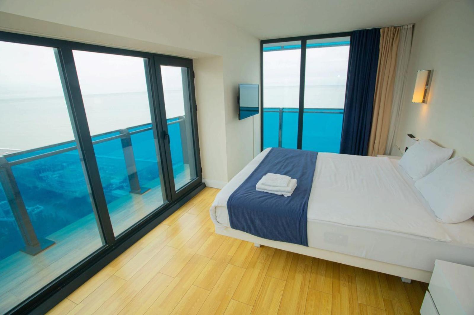 Suites Orbi City Aparthotel Batumi Esterno foto