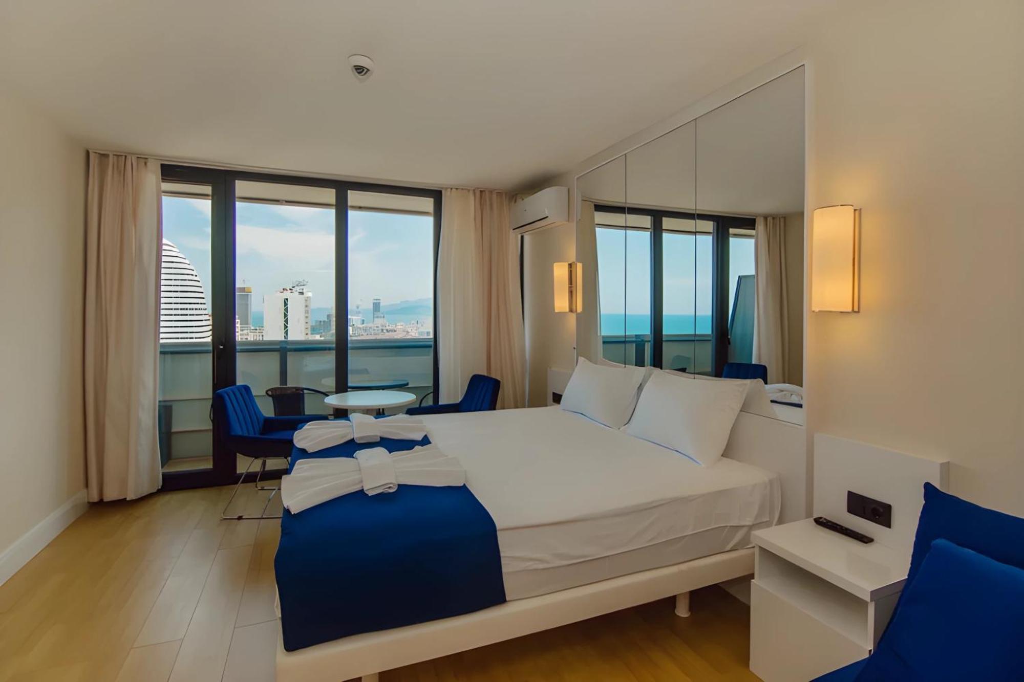 Suites Orbi City Aparthotel Batumi Esterno foto