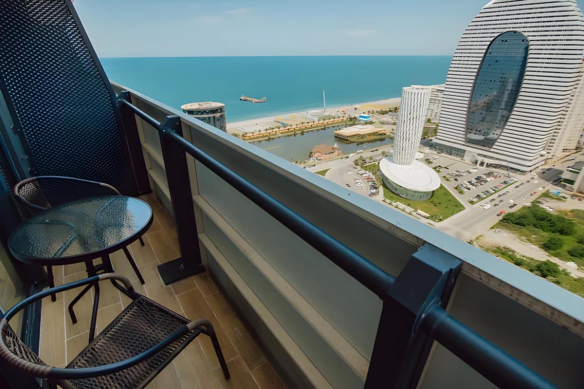 Suites Orbi City Aparthotel Batumi Esterno foto