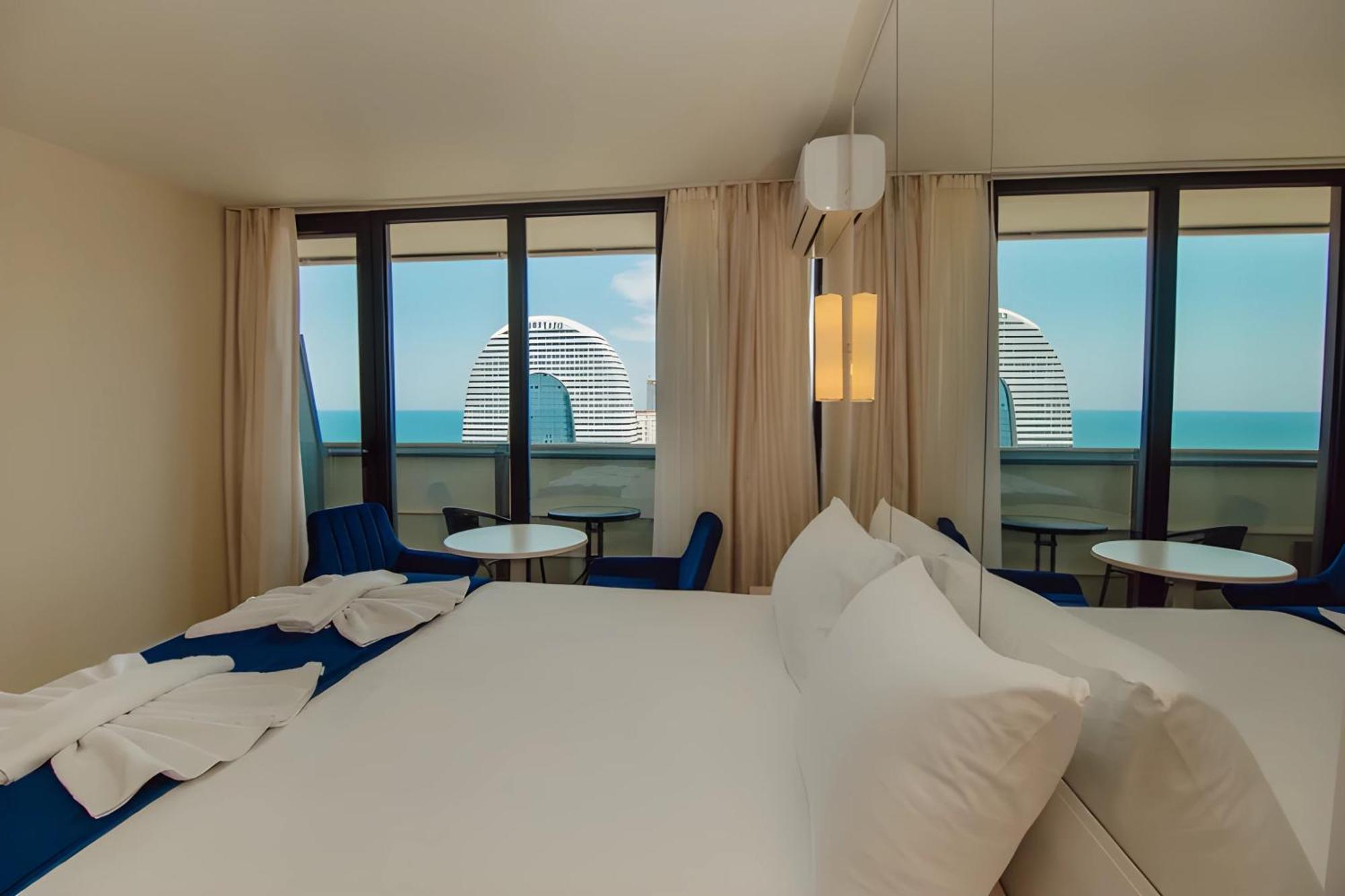 Suites Orbi City Aparthotel Batumi Esterno foto