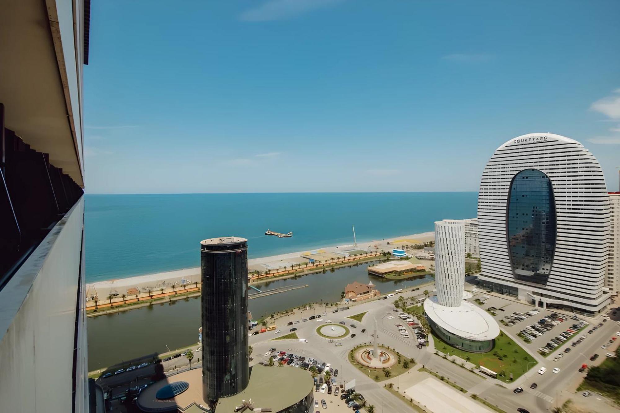 Suites Orbi City Aparthotel Batumi Esterno foto